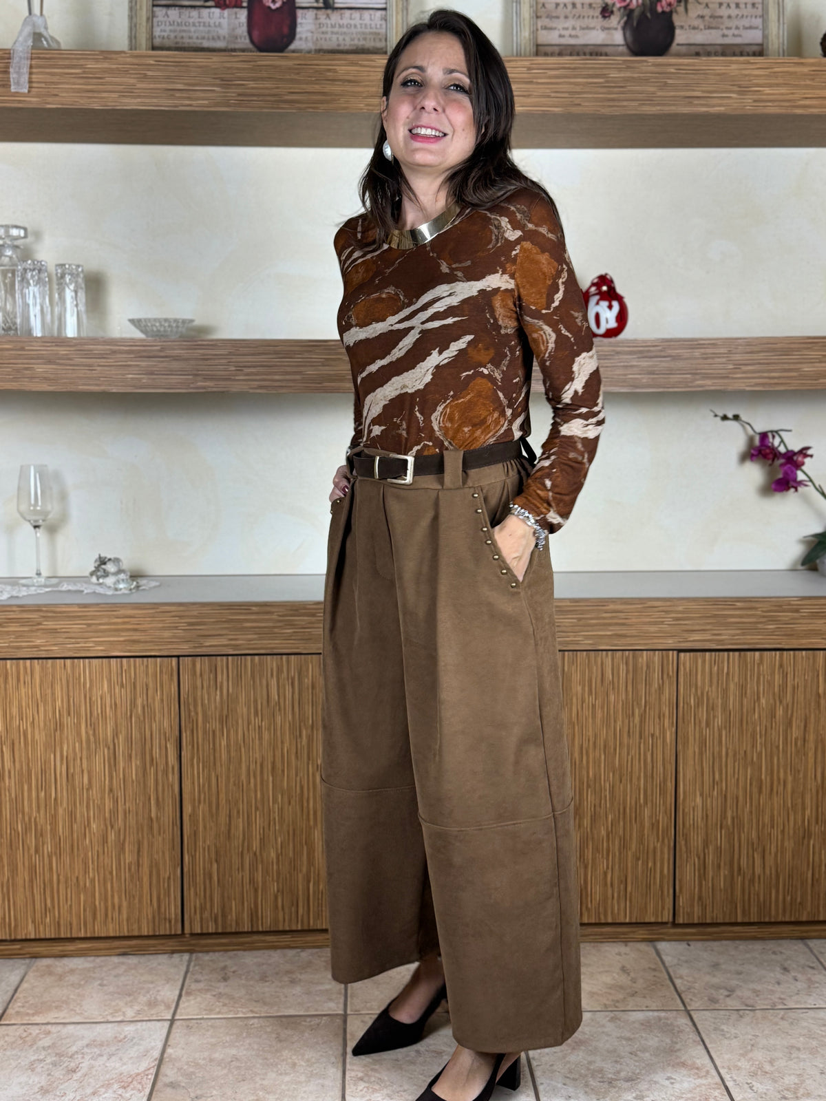 Pantalone borchie su tasca