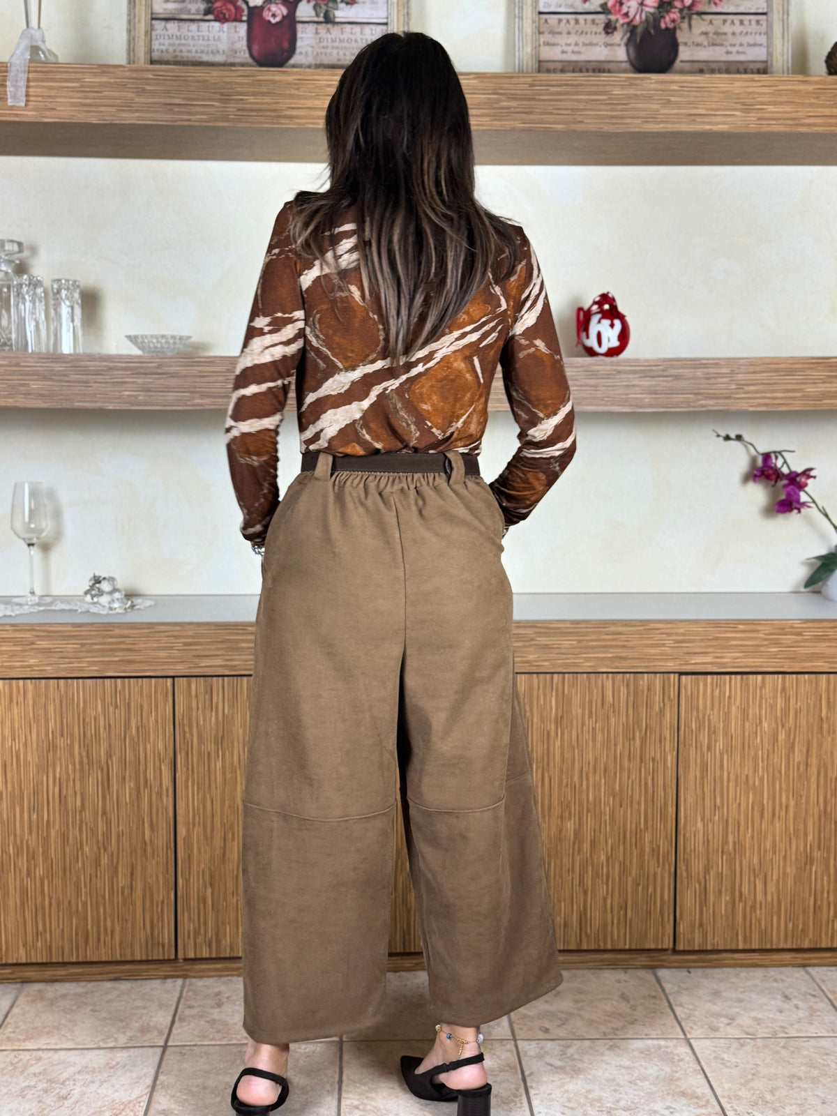 Pantalone borchie su tasca
