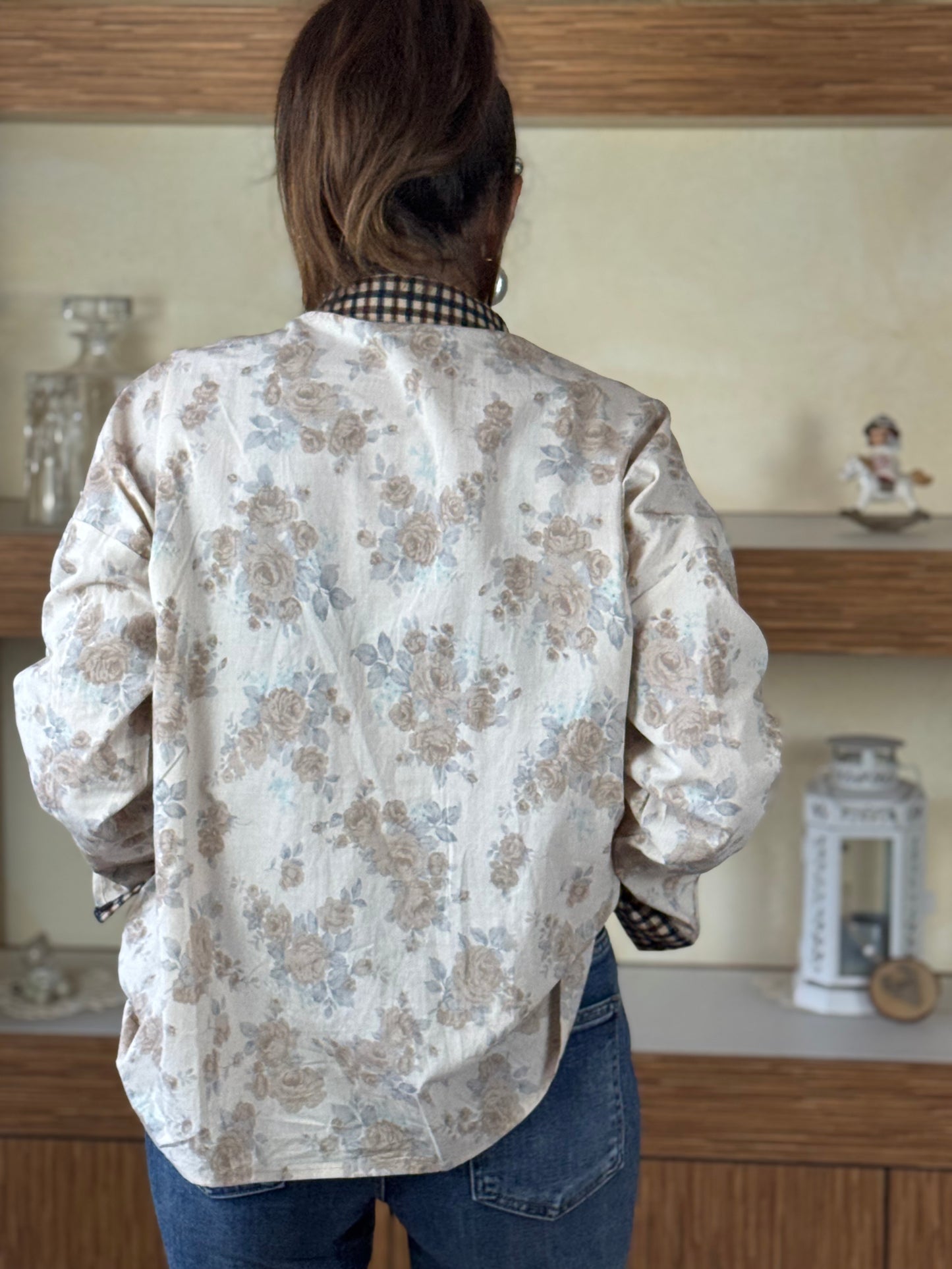 Blusa tartan e fiori