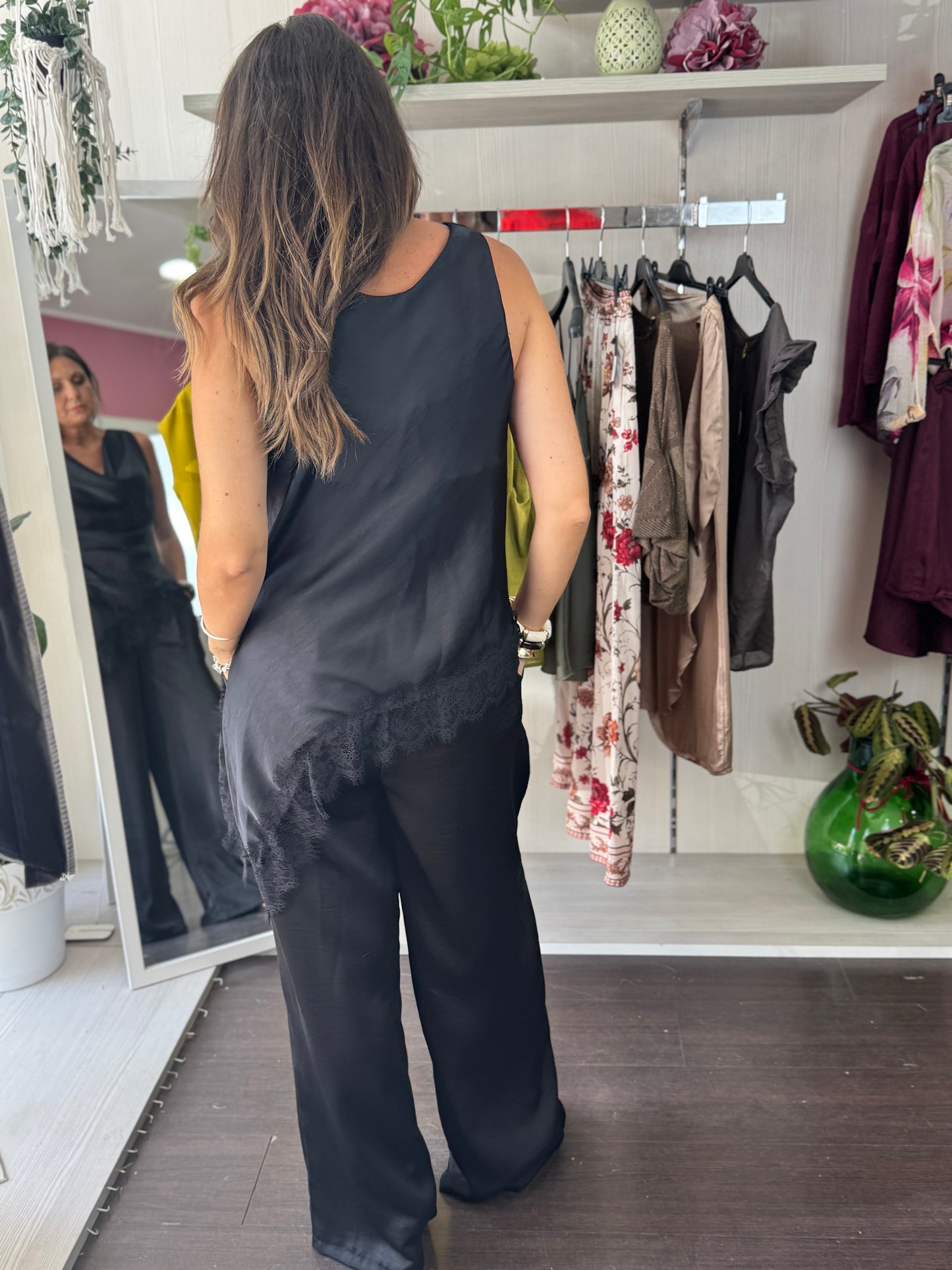 Maglia con pizzo sul fondo