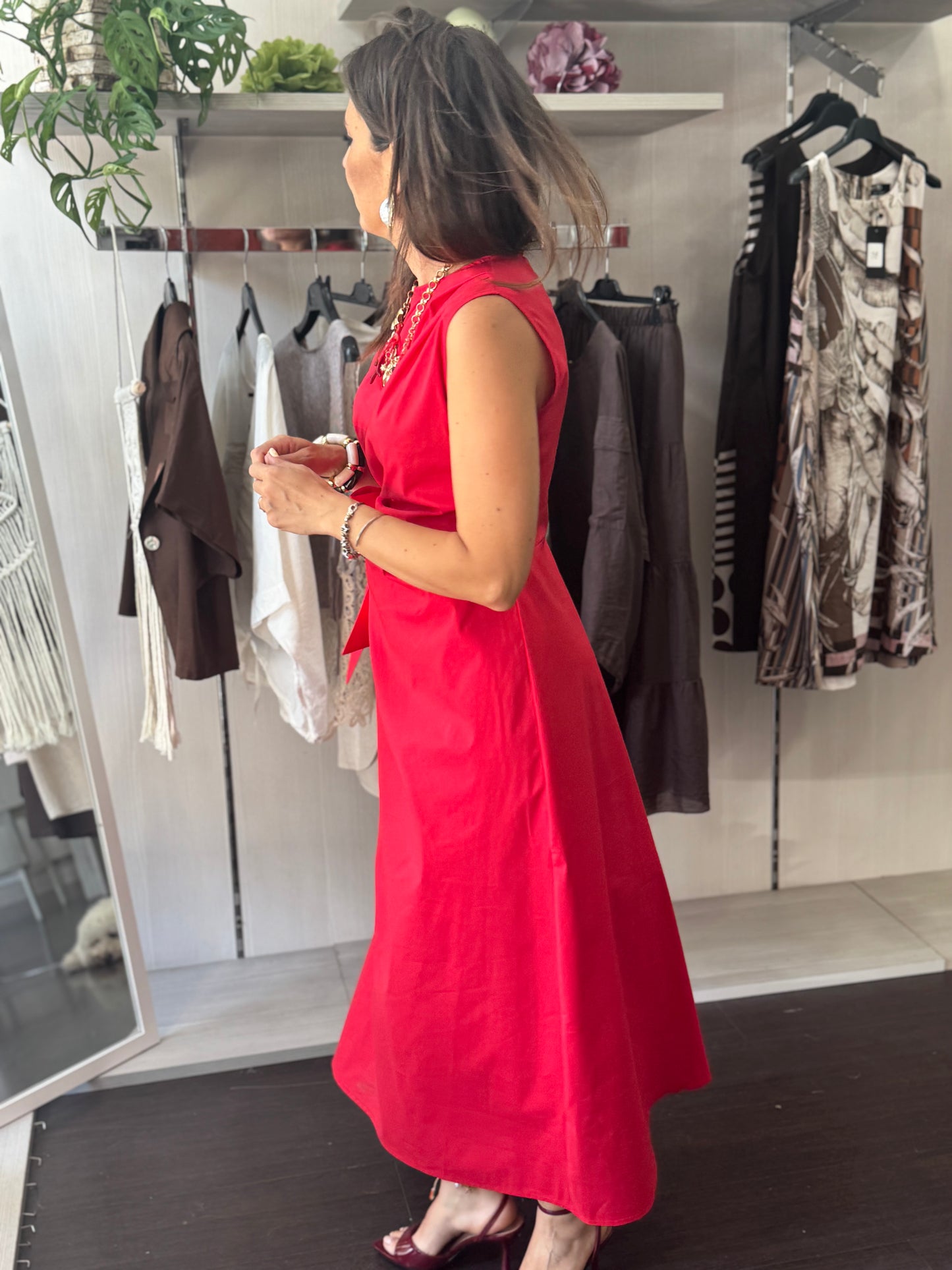 Abito rosso con fiocco