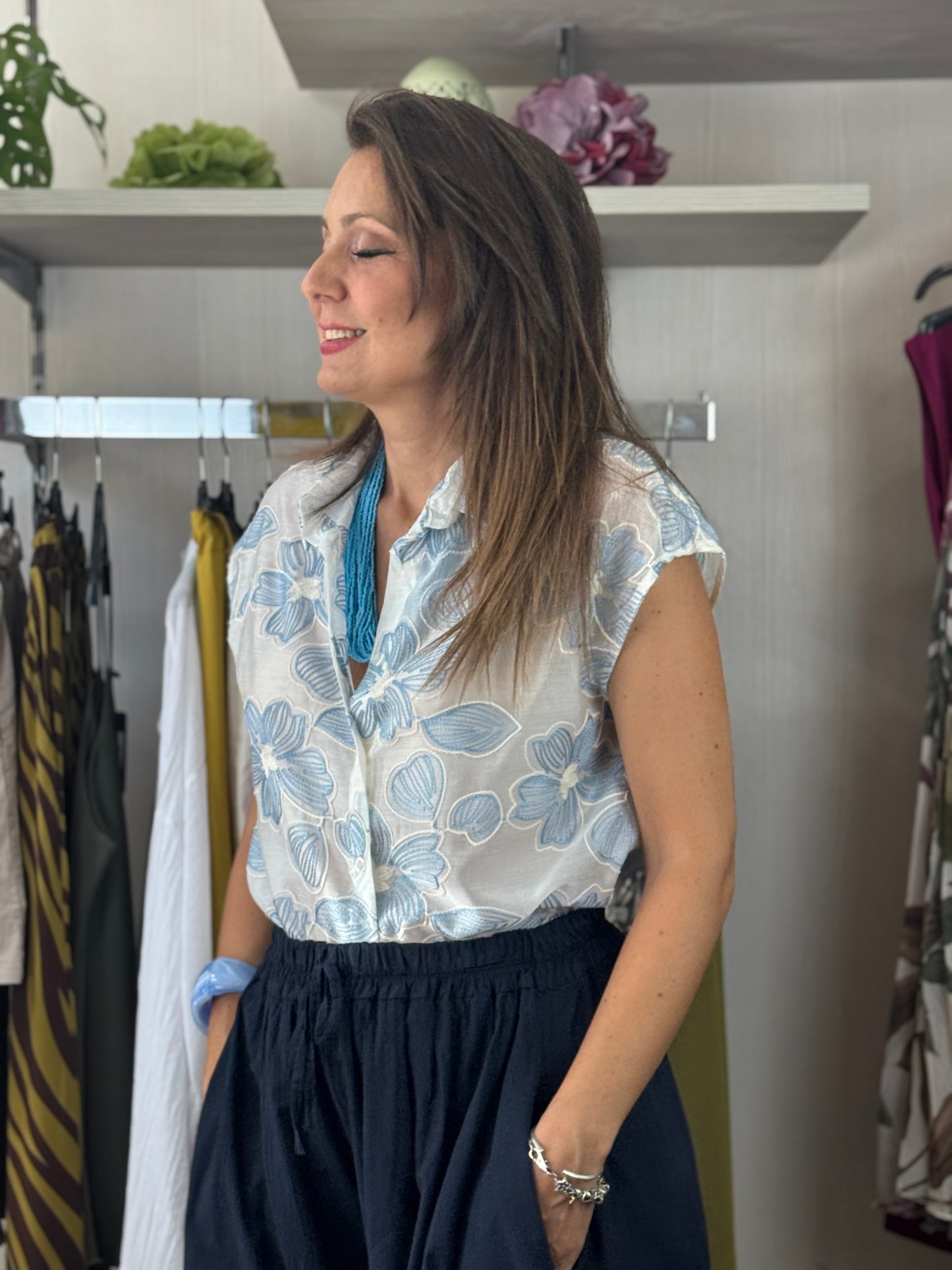 Camicia ricami celeste