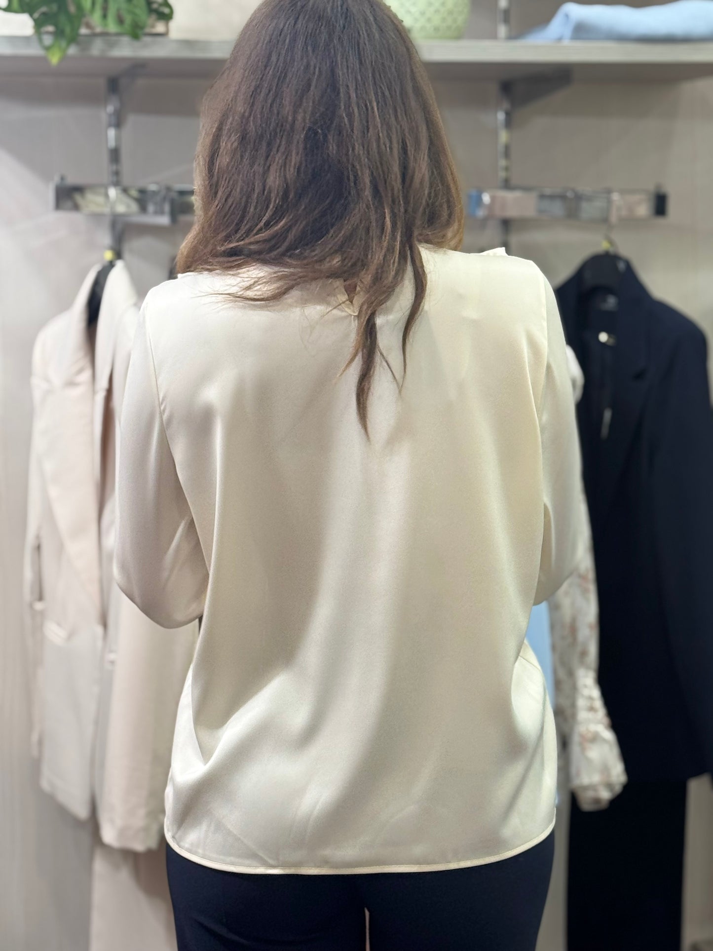Blusa collana beige