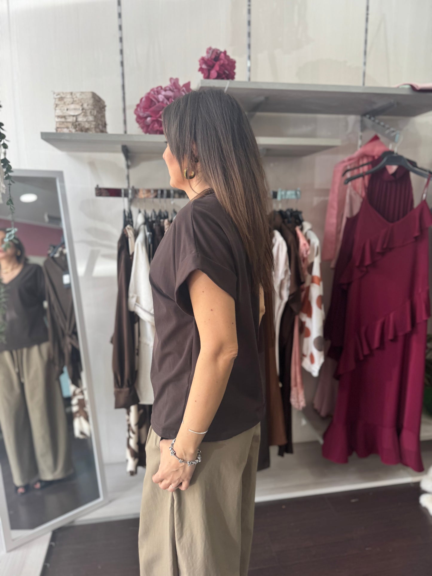 T-shirt basic cioccolato scollo a V