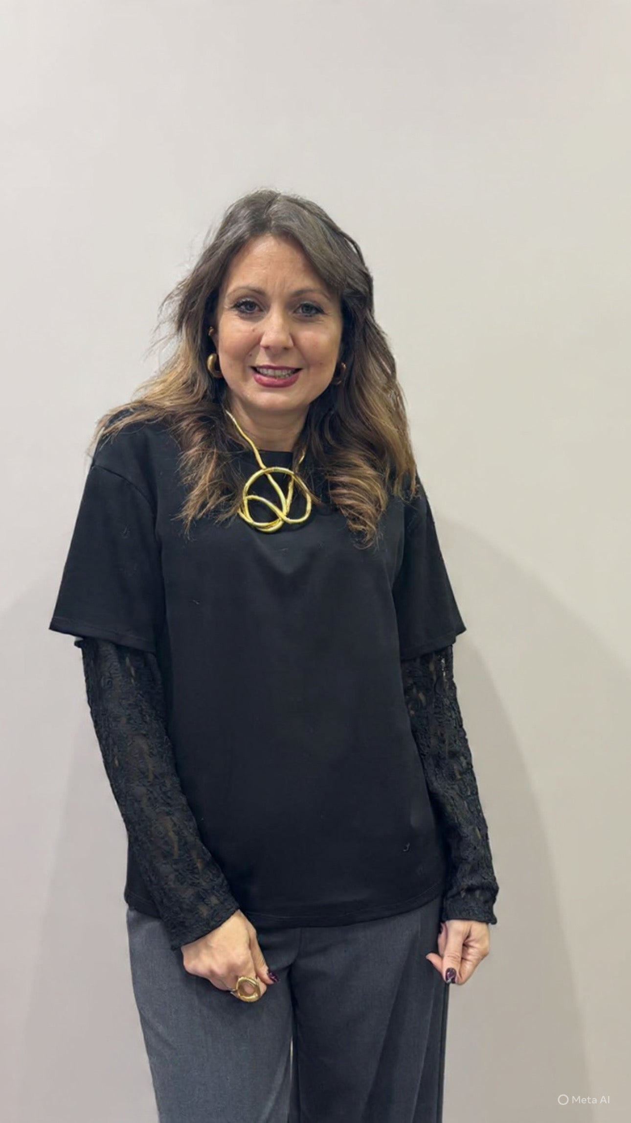 Felpa nera con manica pizzo