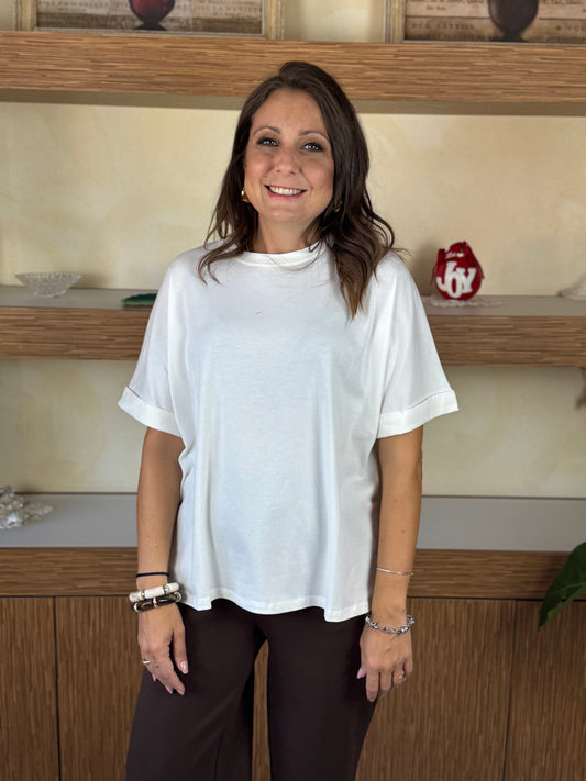 T-shirt bianca con spacchetti