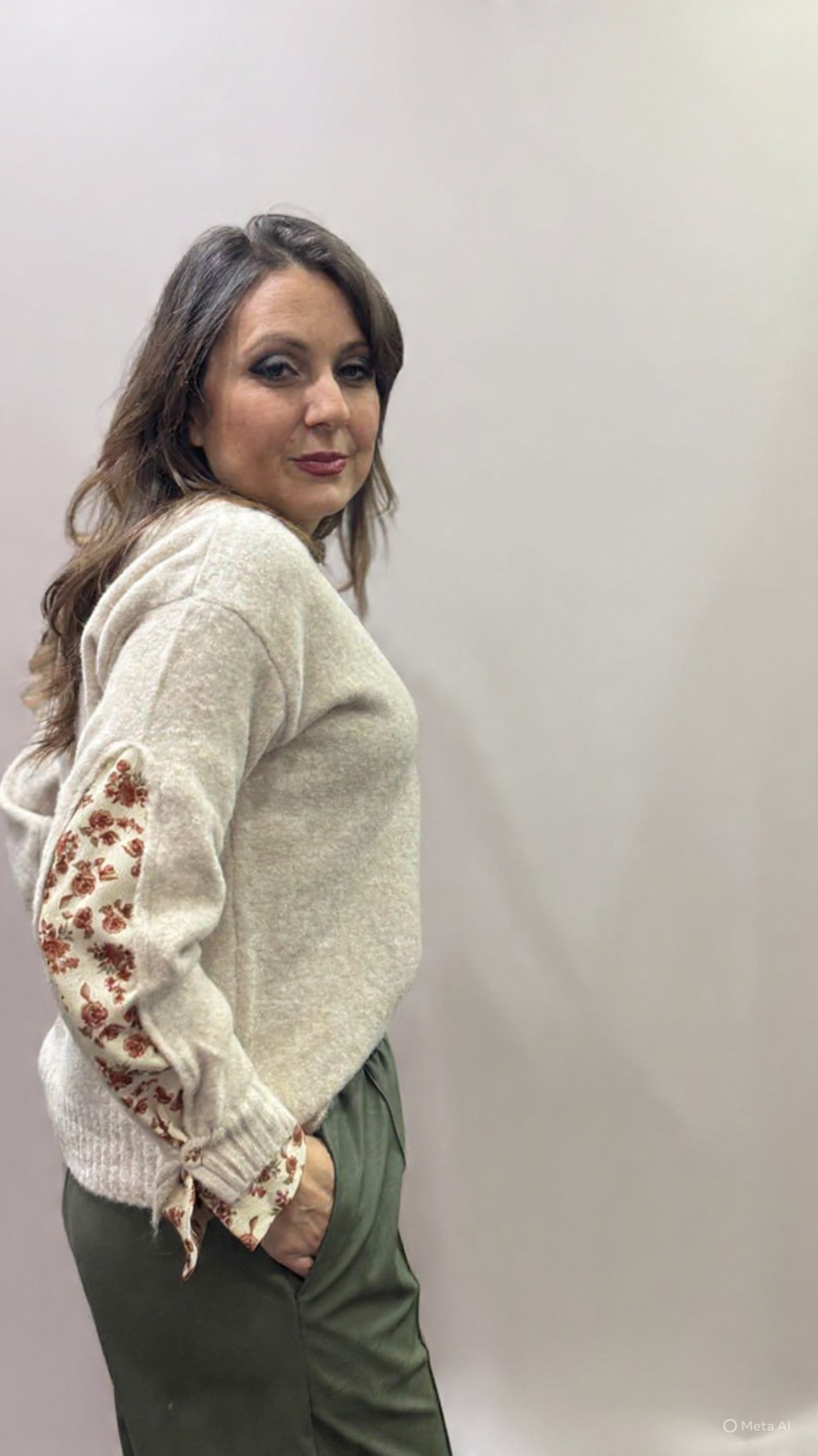 Maglioncino fiori in velluto su manica