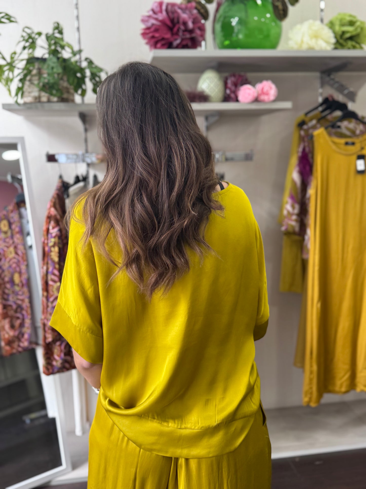 Maglia oro con scollo a giro