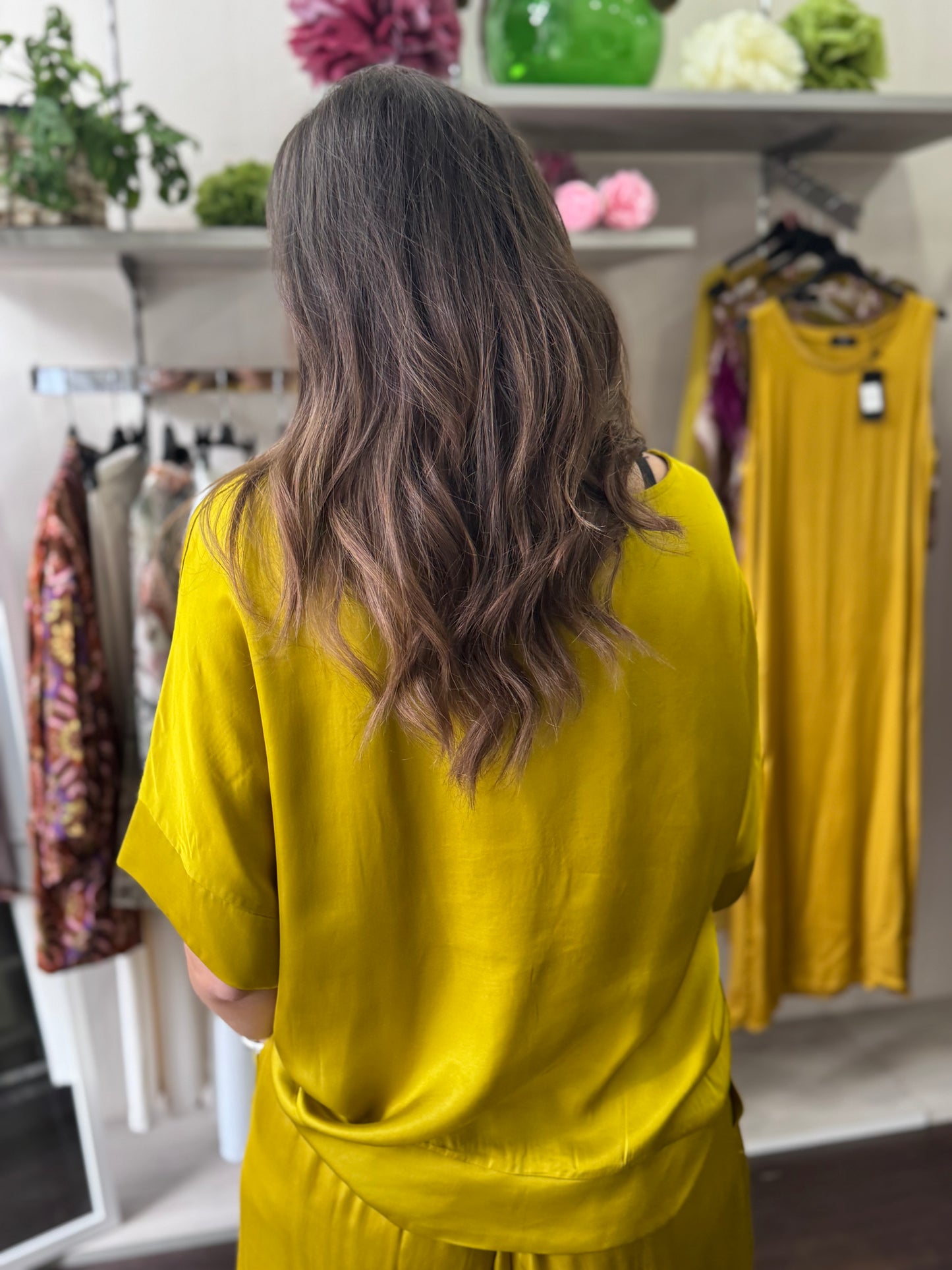 Maglia oro con scollo a giro