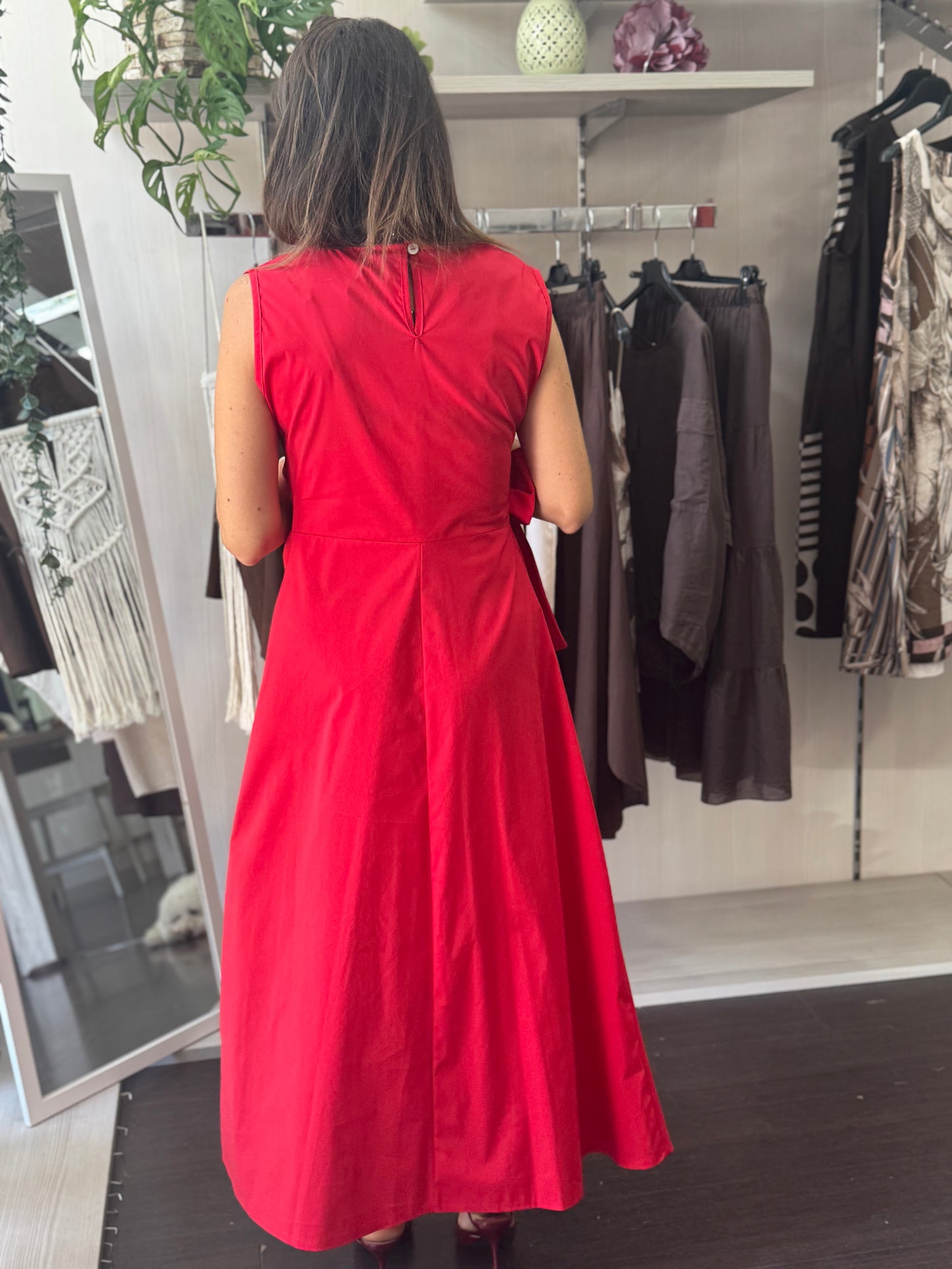 Abito rosso con fiocco