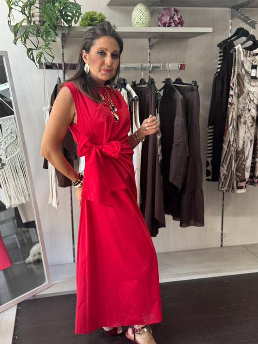 Abito rosso con fiocco