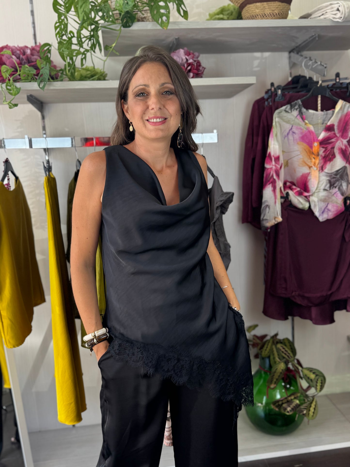 Maglia con pizzo sul fondo