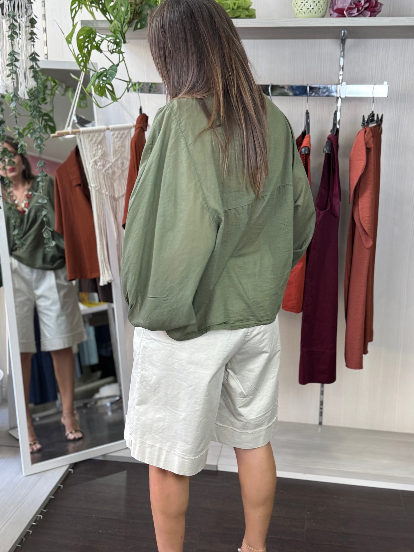 Blusa verde con bottoni