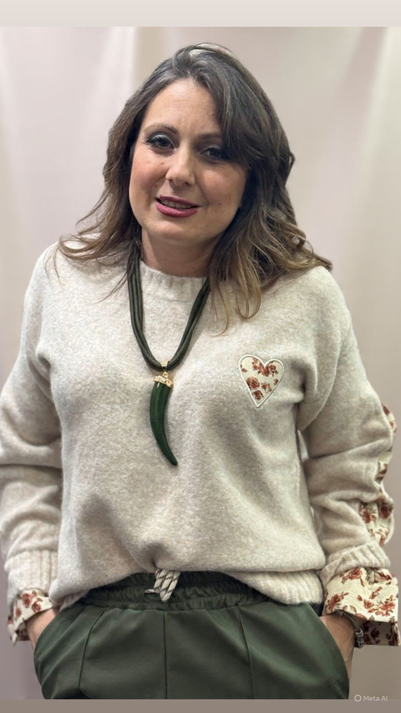 Maglioncino fiori in velluto su manica