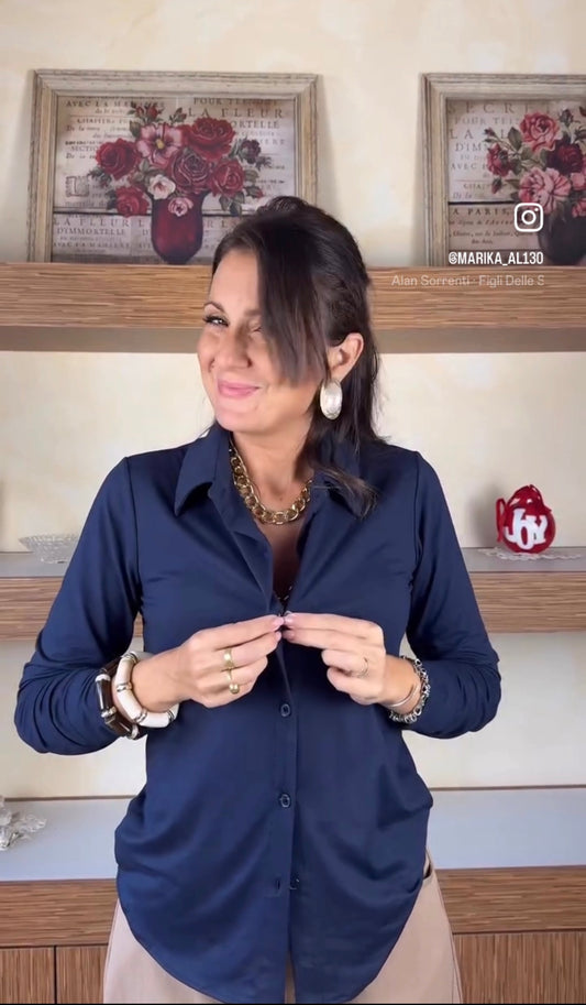 Camicia blu in maglia