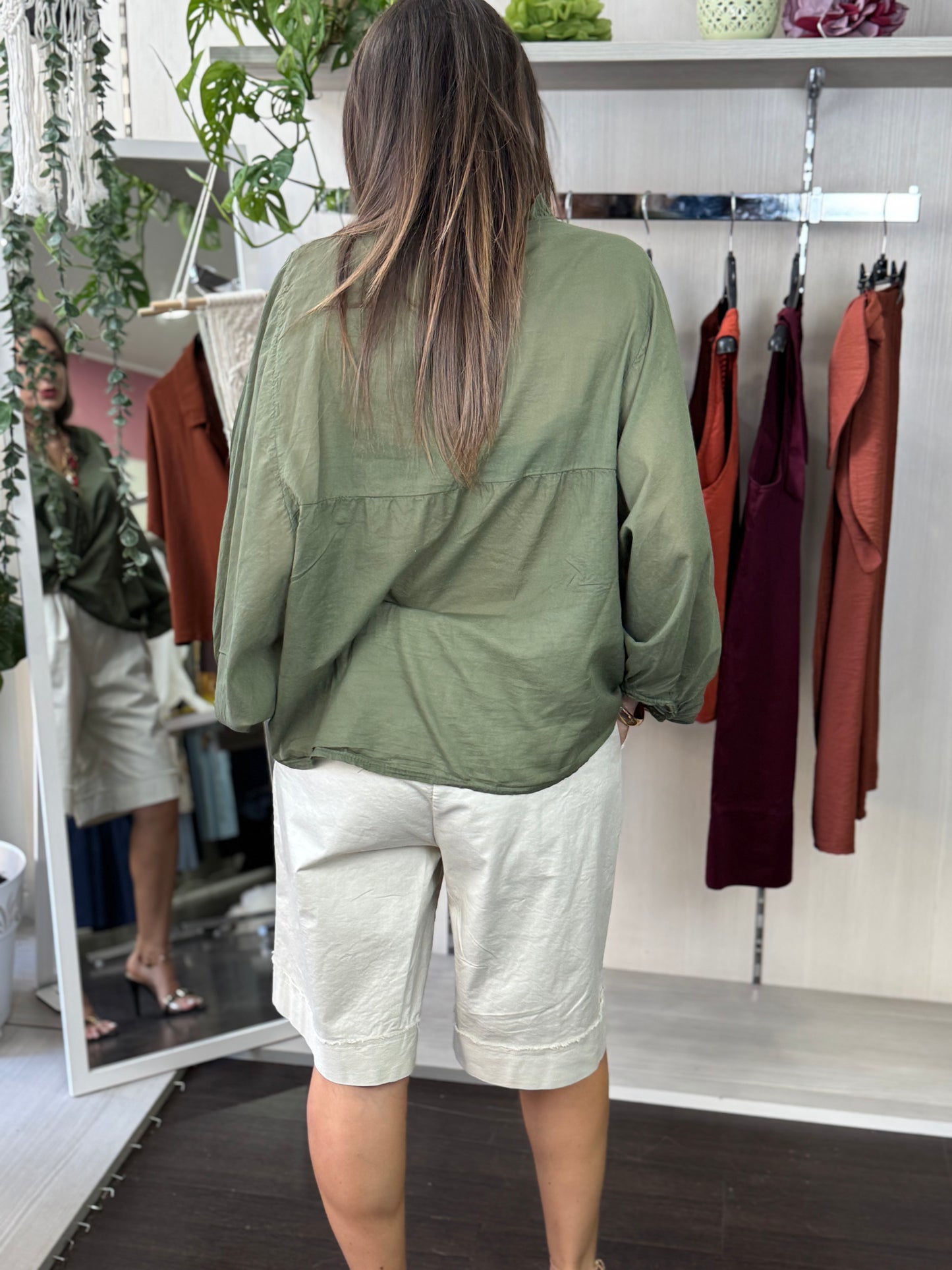Blusa verde con bottoni