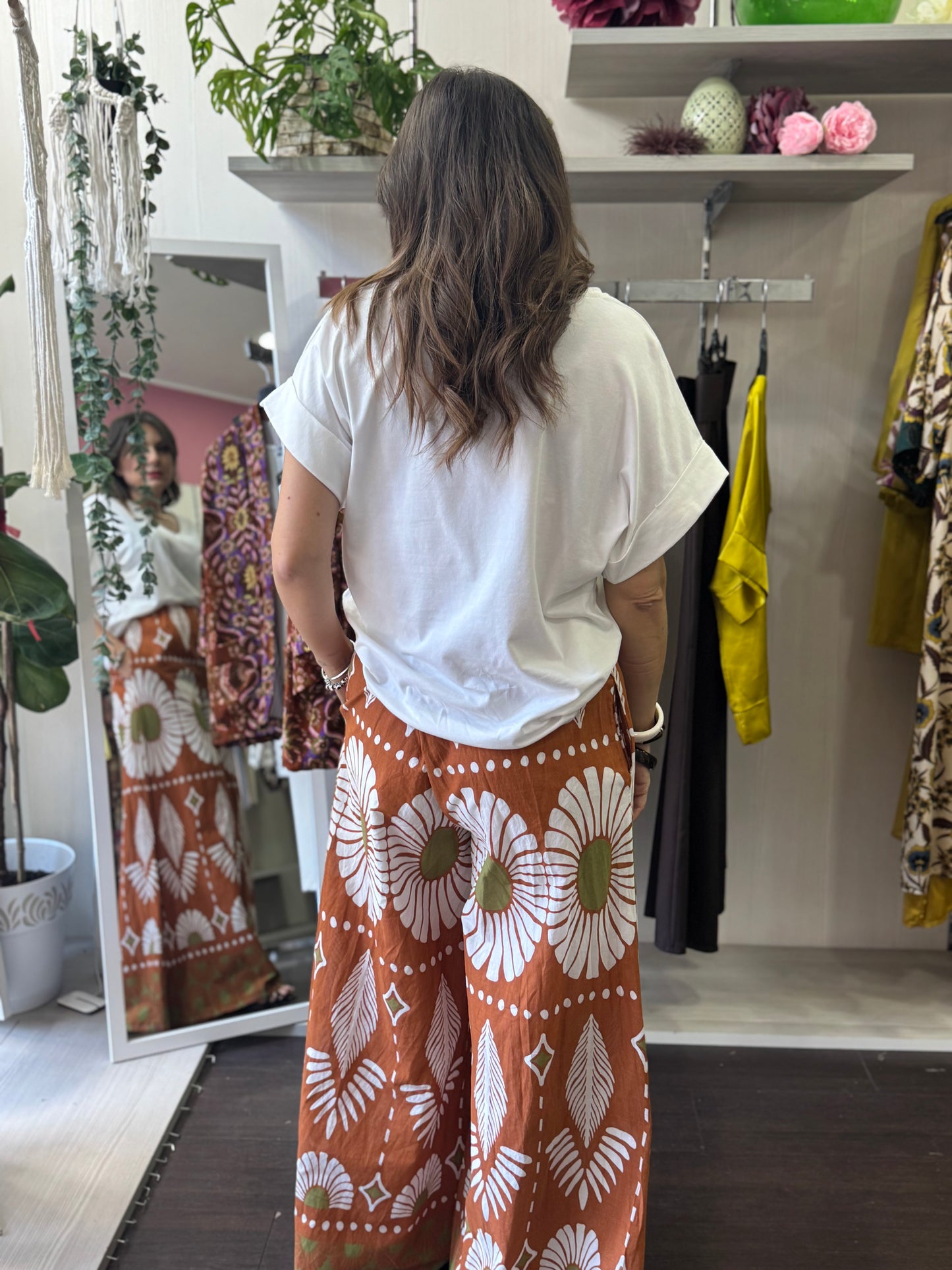 T-shirt scollo a V bianco