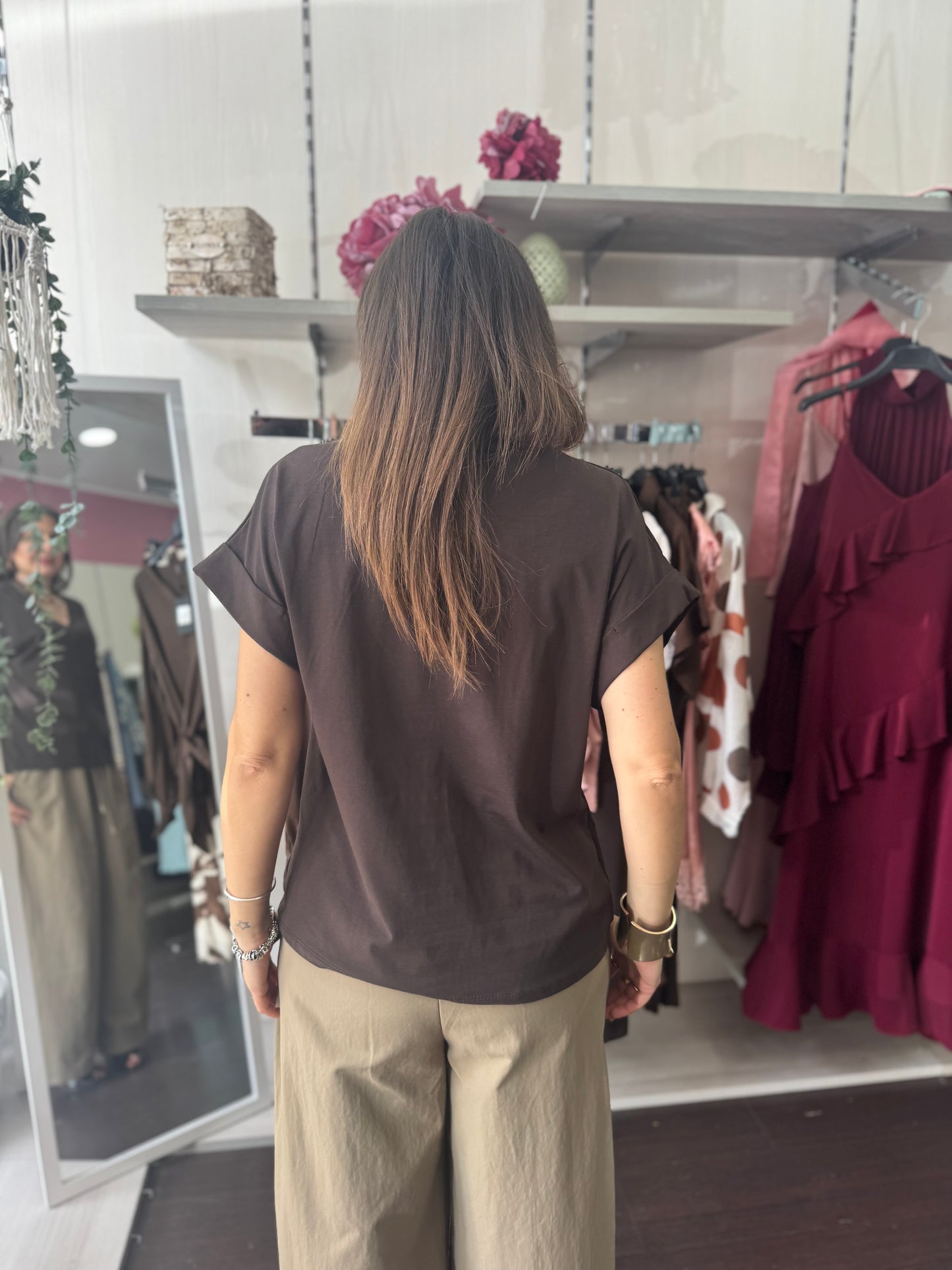 T-shirt basic cioccolato scollo a V