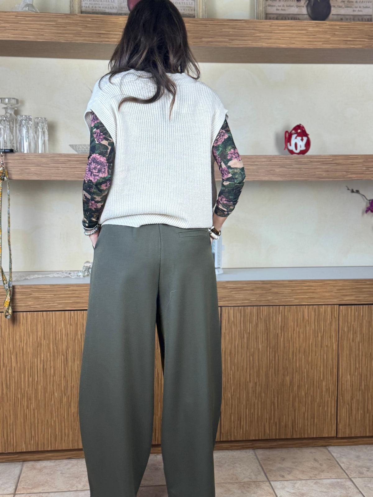 Pantalone abbottonatura particolare