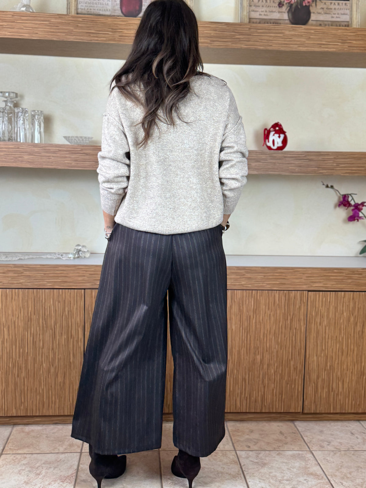 Pantalone gessato marrone cropped